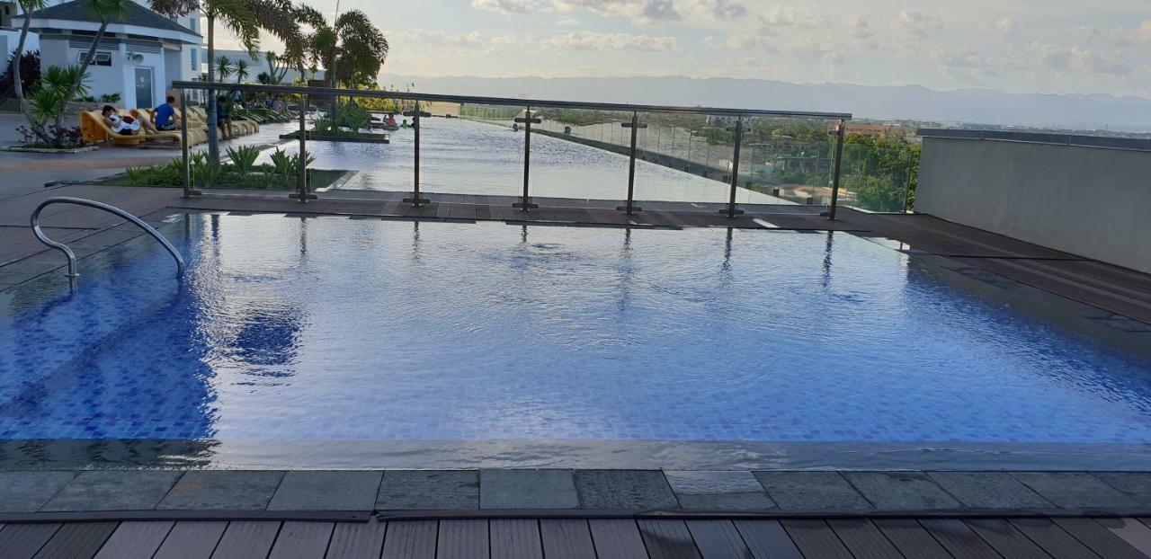 Mactan Newtown Condo With Garden And Ocean View 8Newtown Blvd Isla de Mactán Exterior foto