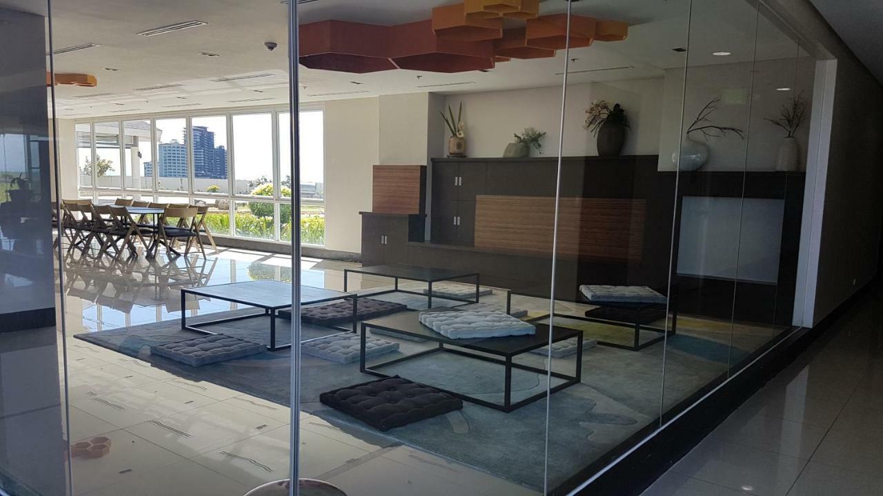 Mactan Newtown Condo With Garden And Ocean View 8Newtown Blvd Isla de Mactán Exterior foto