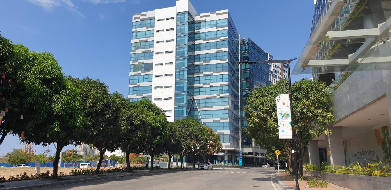 Mactan Newtown Condo With Garden And Ocean View 8Newtown Blvd Isla de Mactán Exterior foto