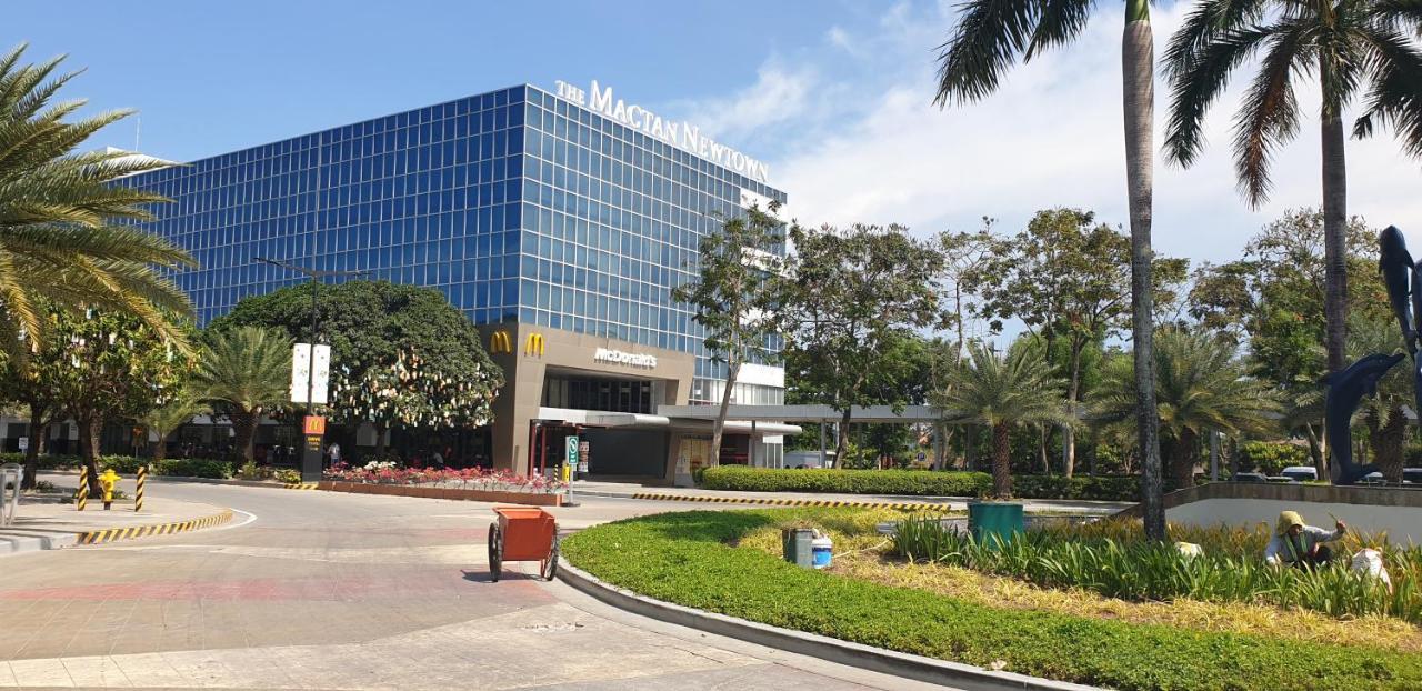 Mactan Newtown Condo With Garden And Ocean View 8Newtown Blvd Isla de Mactán Exterior foto